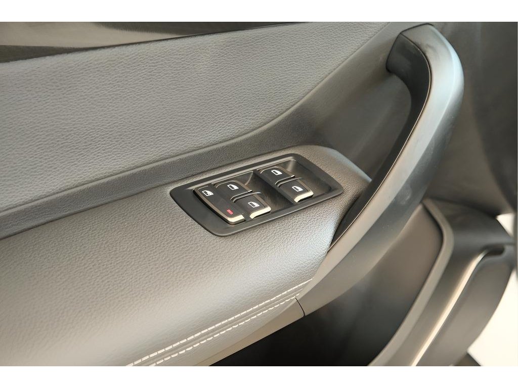 2025 VinFast VF 8 Eco - Photo 6