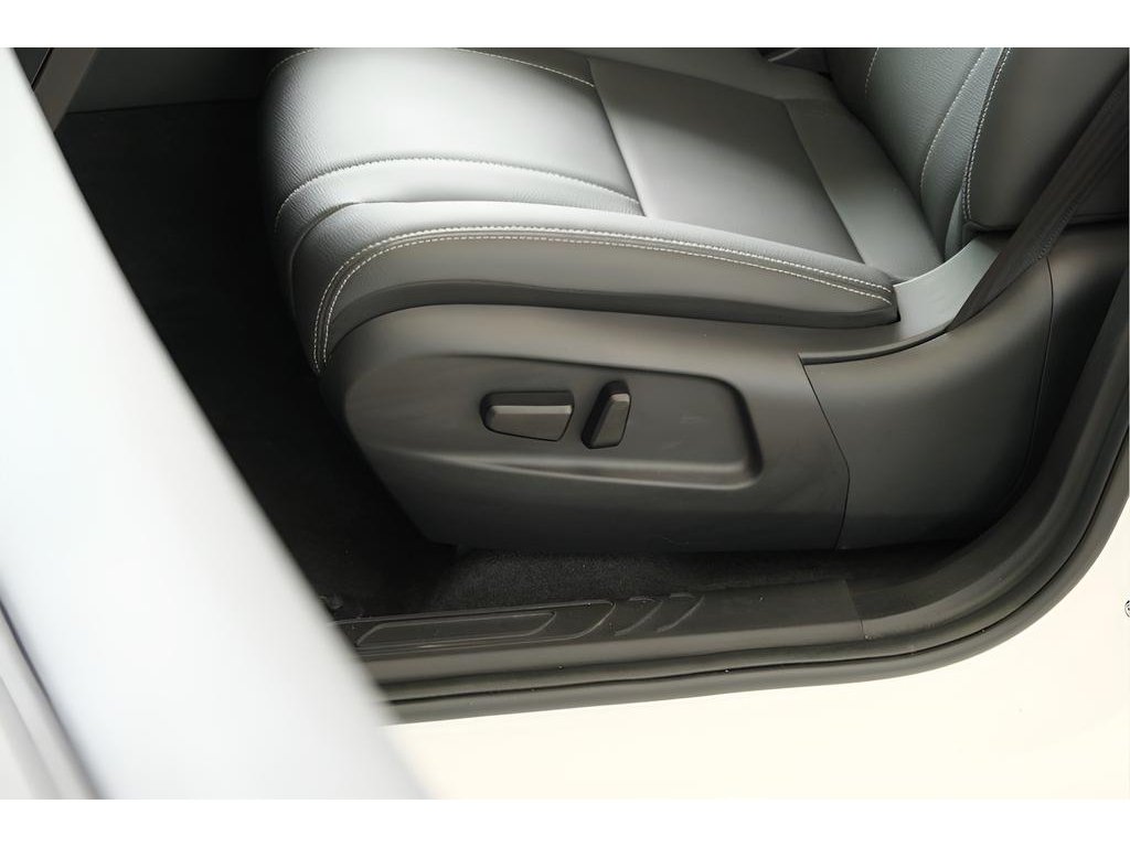 2025 VinFast VF 8 Eco - Photo 12