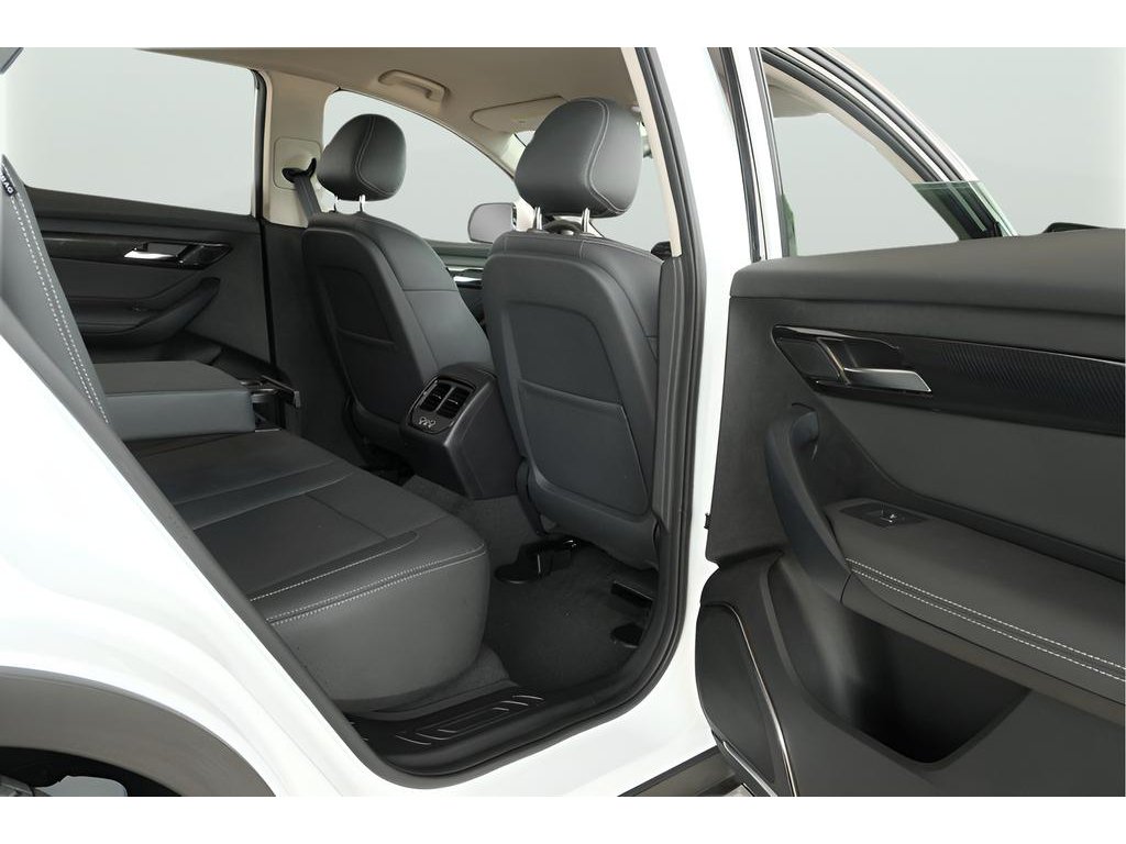 2025 VinFast VF 8 Eco - Photo 19
