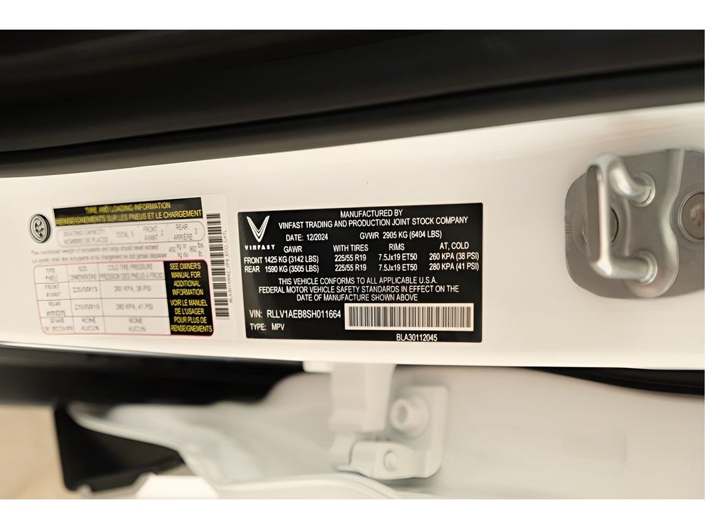 2025 VinFast VF 8 Eco - Photo 24