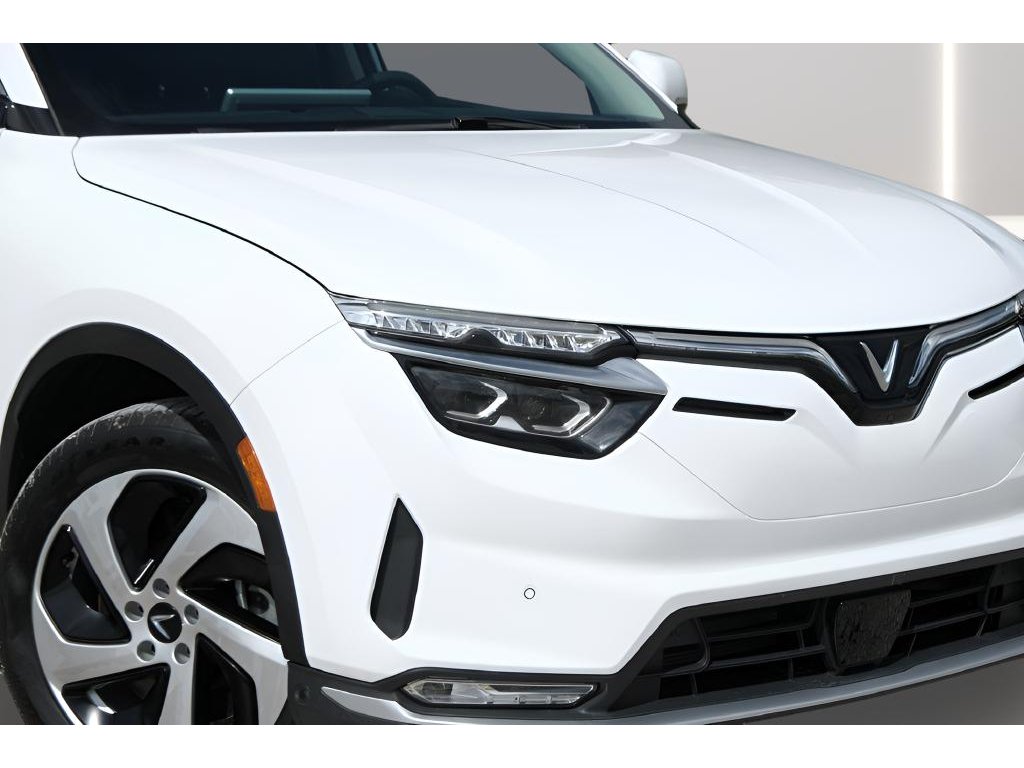 2025 VinFast VF 8 Eco - Photo 27