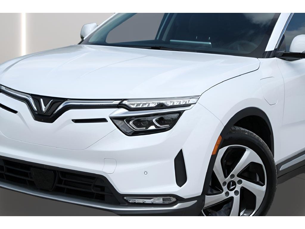 2025 VinFast VF 8 Eco - Photo 28