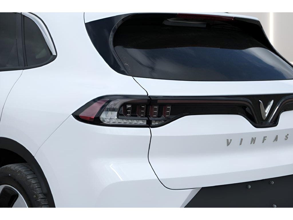 2025 VinFast VF 8 Eco - Photo 29