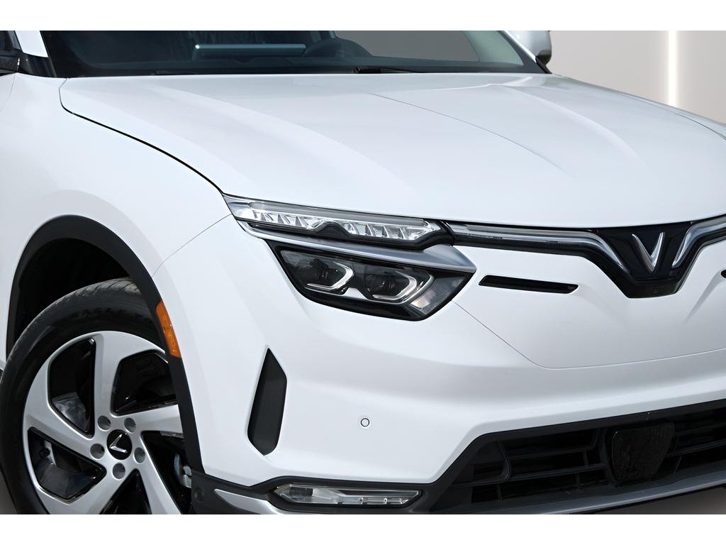 2025 VinFast VF 8 Eco - Photo 28