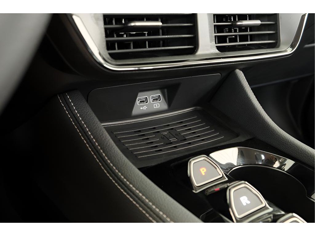 2025 VinFast VF 8 Eco - Photo 21
