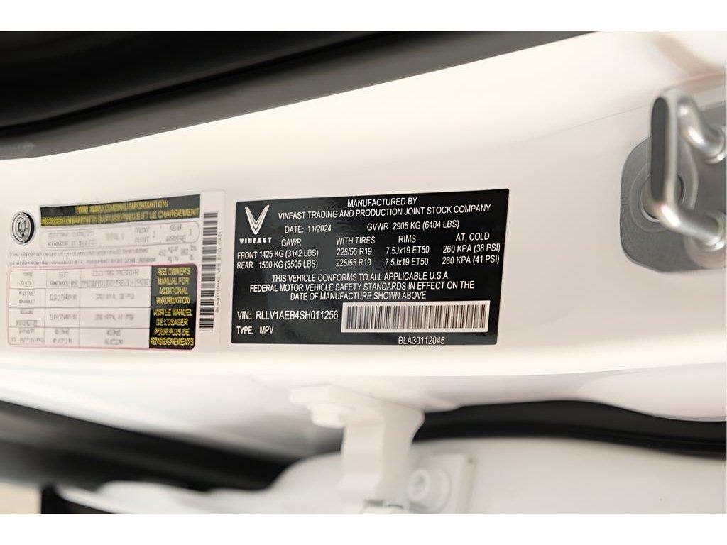 2025 VinFast VF 8 Eco - Photo 23