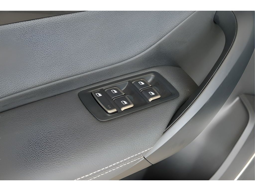 2025 VinFast VF 8 Eco - Photo 24