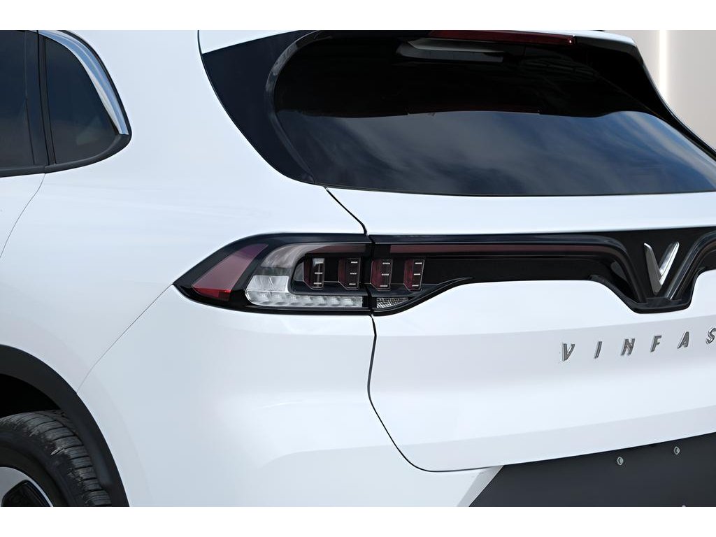 2025 VinFast VF 8 Eco - Photo 30