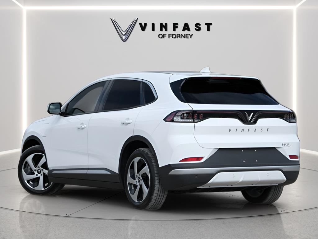 2025 VinFast VF 8 Eco - Photo 2