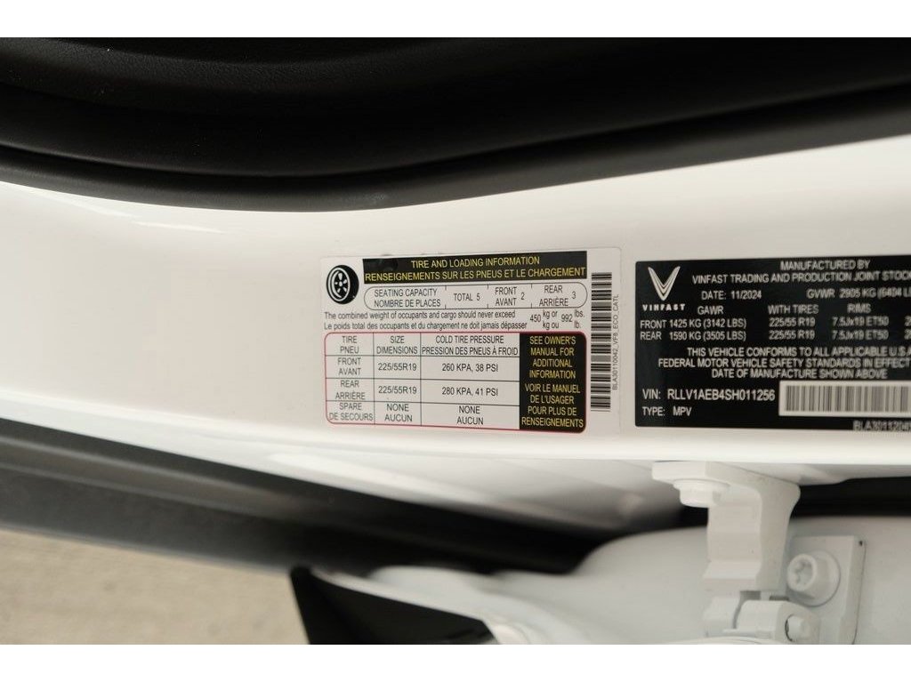 2025 VinFast VF 8 Eco - Photo 25