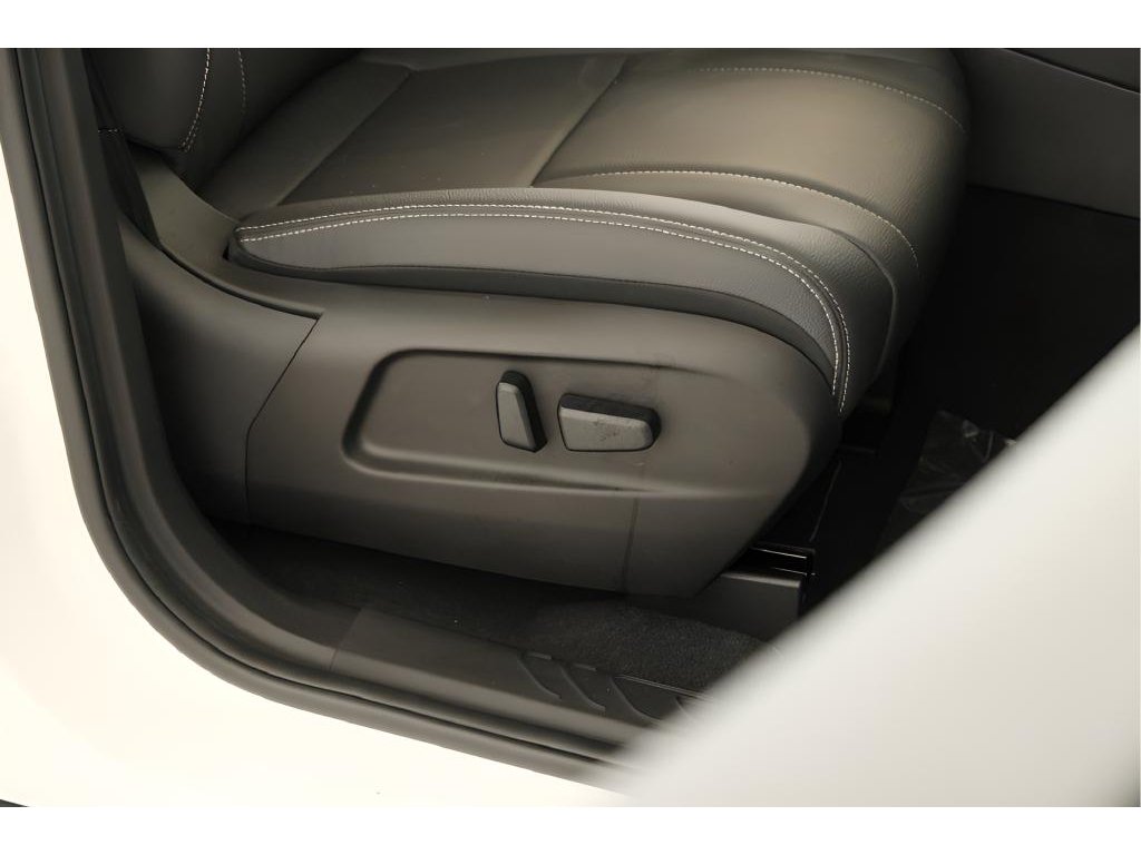 2025 VinFast VF 8 Eco - Photo 13