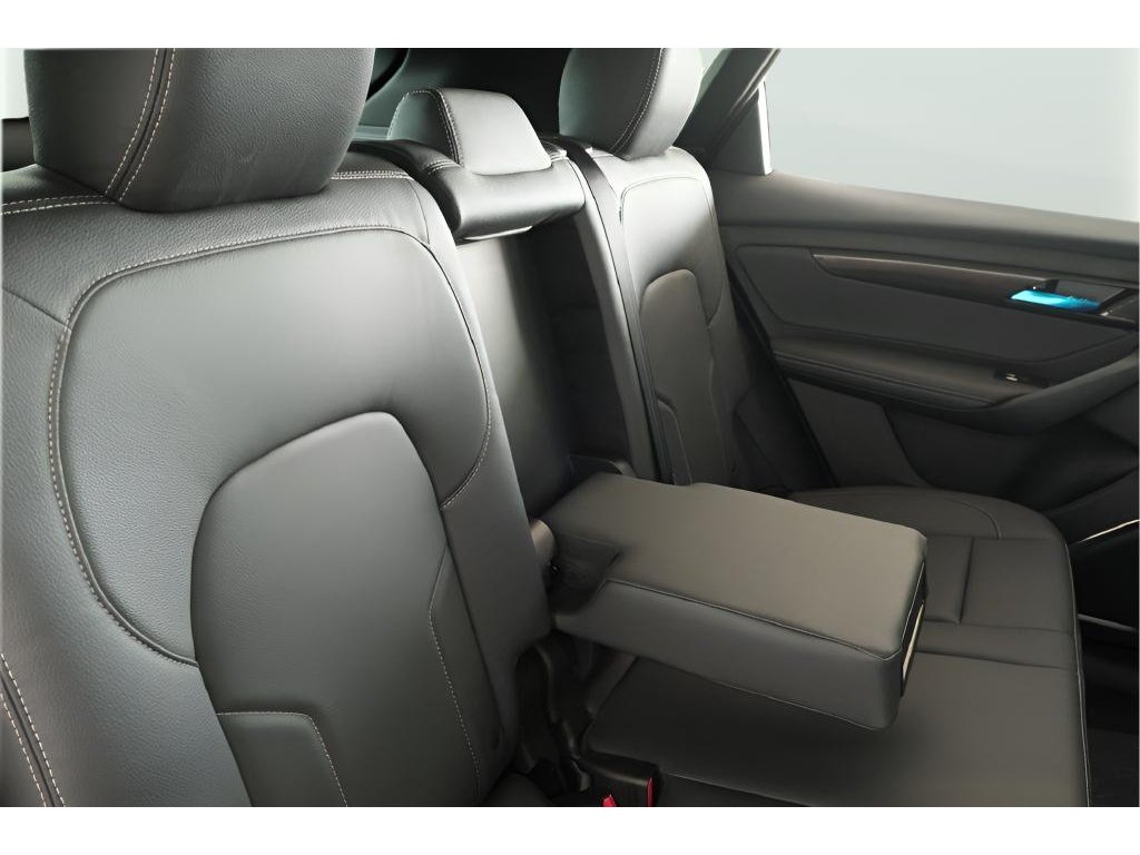 2025 VinFast VF 8 Eco - Photo 18