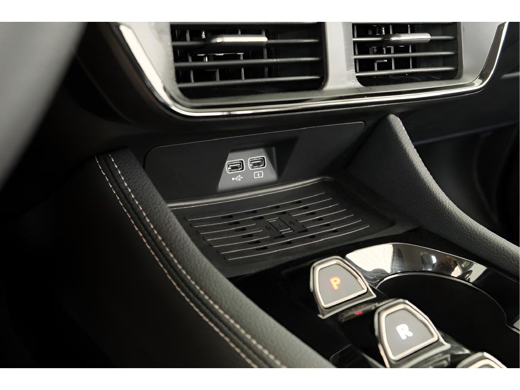2025 VinFast VF 8 Eco - Photo 21