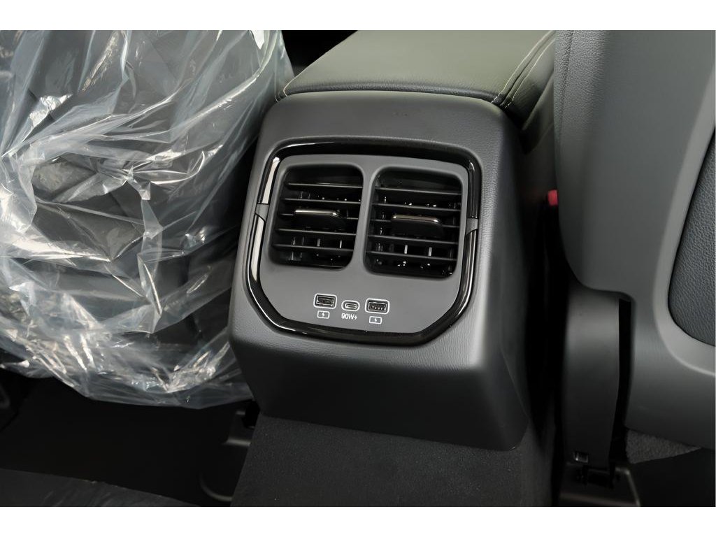 2025 VinFast VF 8 Eco - Photo 22