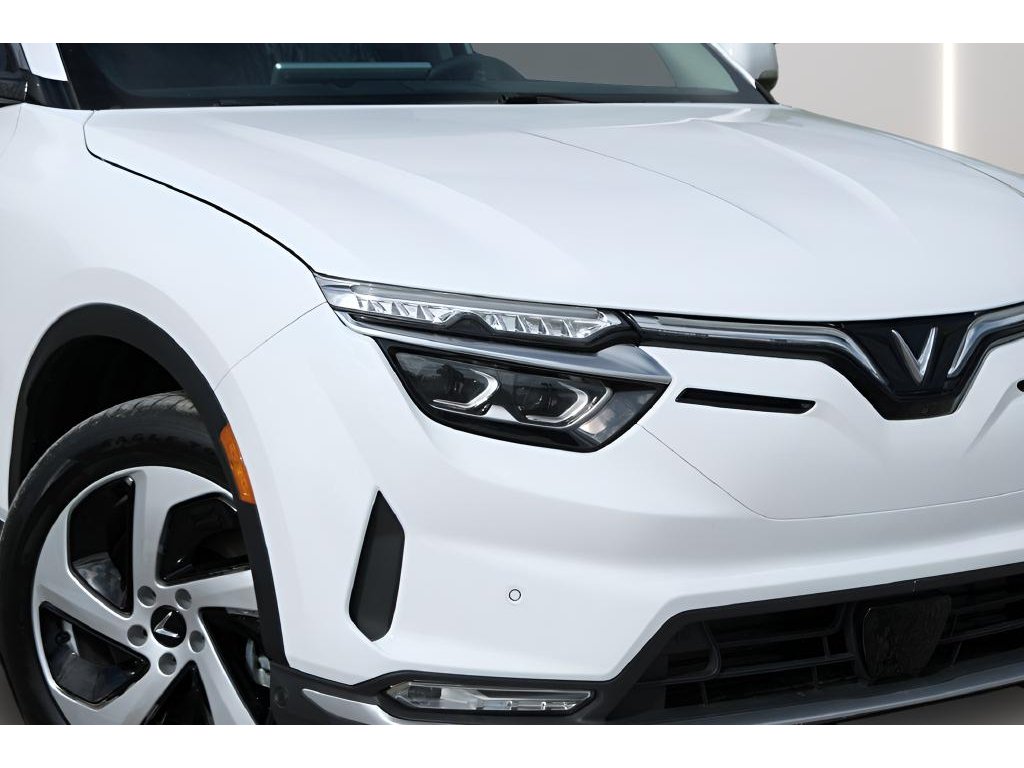2025 VinFast VF 8 Eco - Photo 28