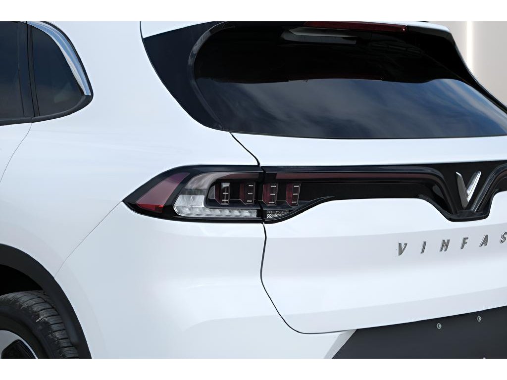 2025 VinFast VF 8 Eco - Photo 30