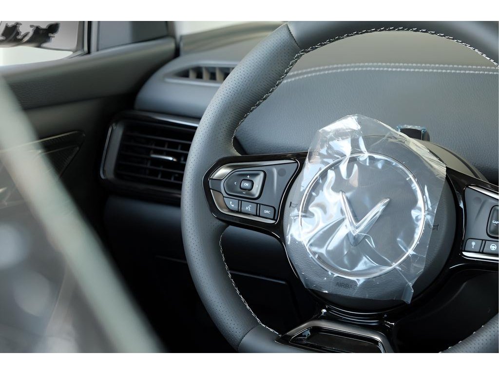 2025 VinFast VF 8 Eco - Photo 9