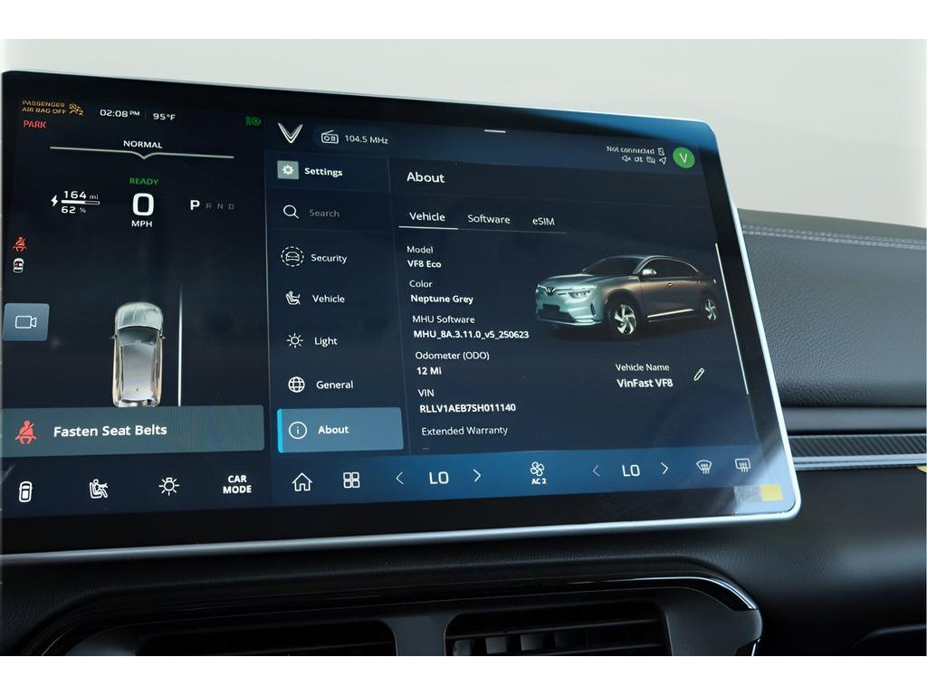 2025 VinFast VF 8 Eco - Photo 14