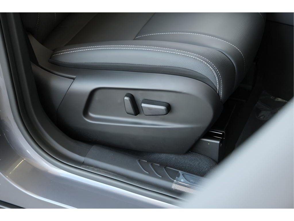 2025 VinFast VF 8 Eco - Photo 16
