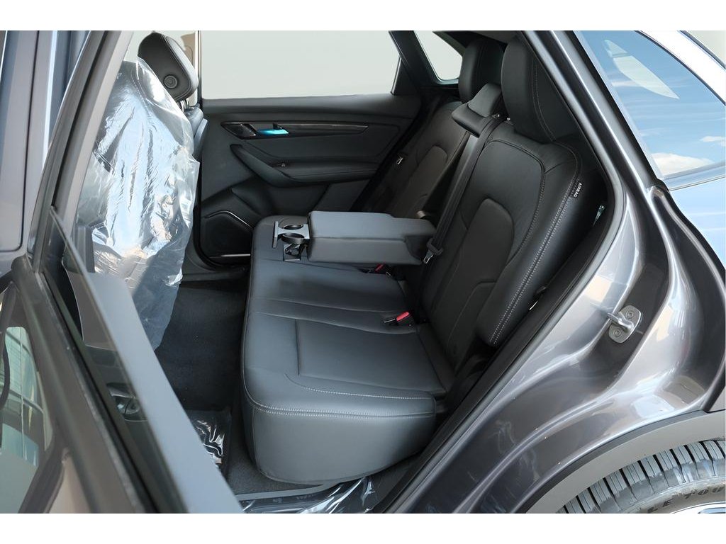 2025 VinFast VF 8 Eco - Photo 18