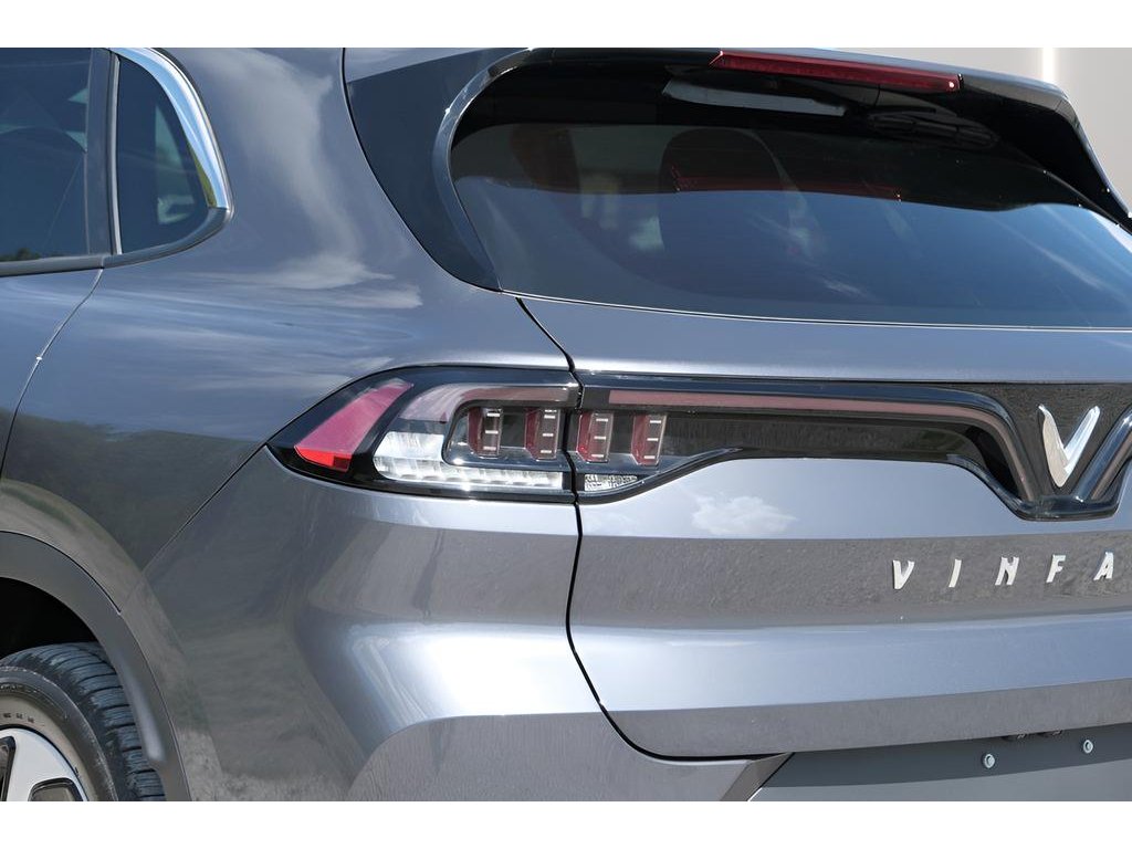 2025 VinFast VF 8 Eco - Photo 27