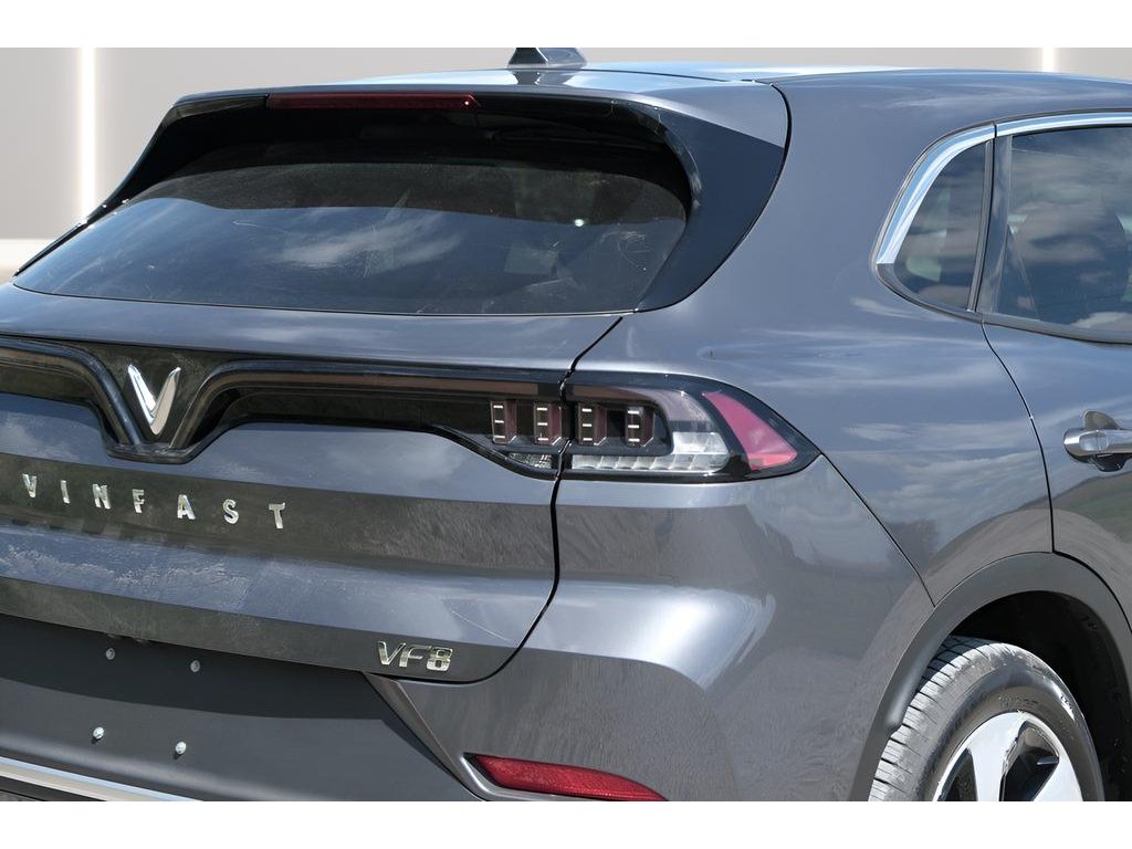 2025 VinFast VF 8 Eco - Photo 28