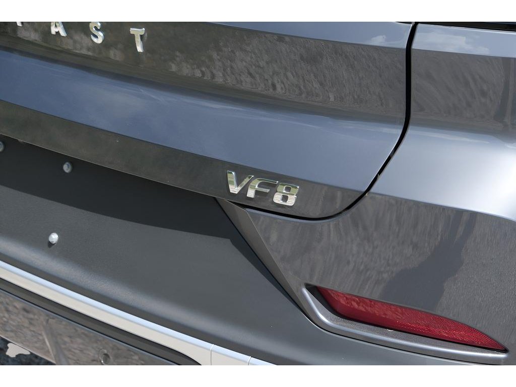 2025 VinFast VF 8 Eco - Photo 32