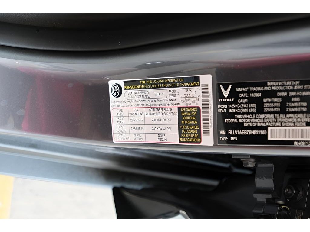 2025 VinFast VF 8 Eco - Photo 33