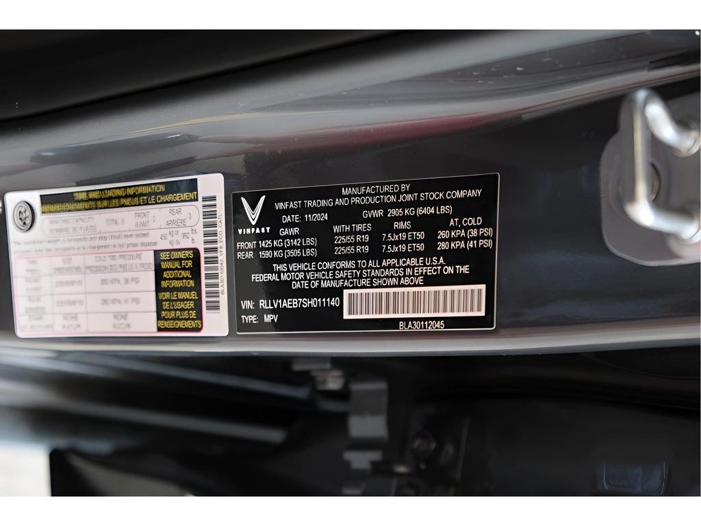 2025 VinFast VF 8 Eco - Photo 34