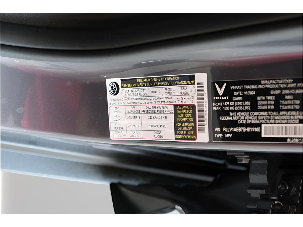 2025 VinFast VF 8 Eco - Photo 23