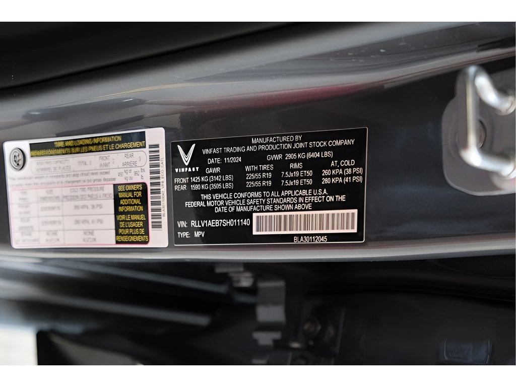 2025 VinFast VF 8 Eco - Photo 24