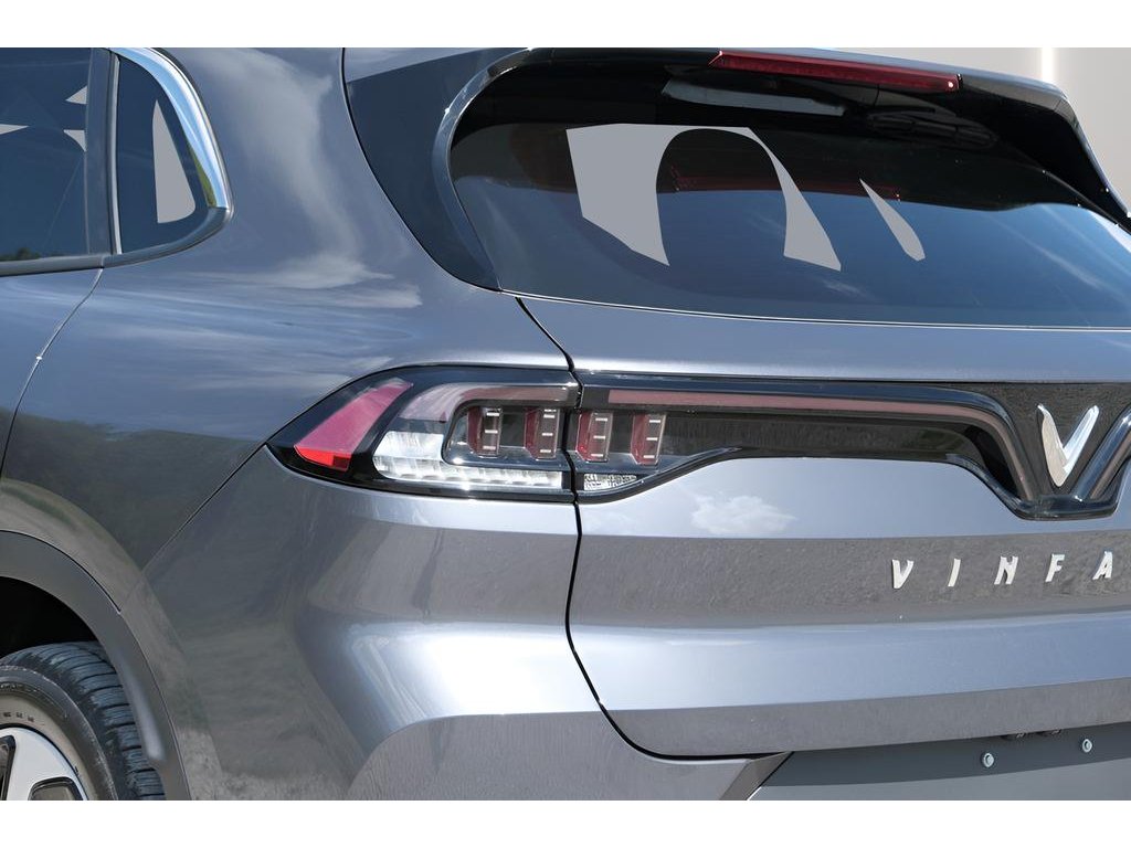 2025 VinFast VF 8 Eco - Photo 28