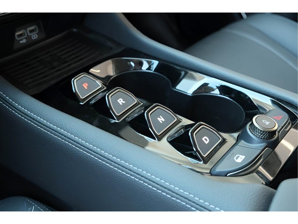 2025 VinFast VF 8 Eco - Photo 17