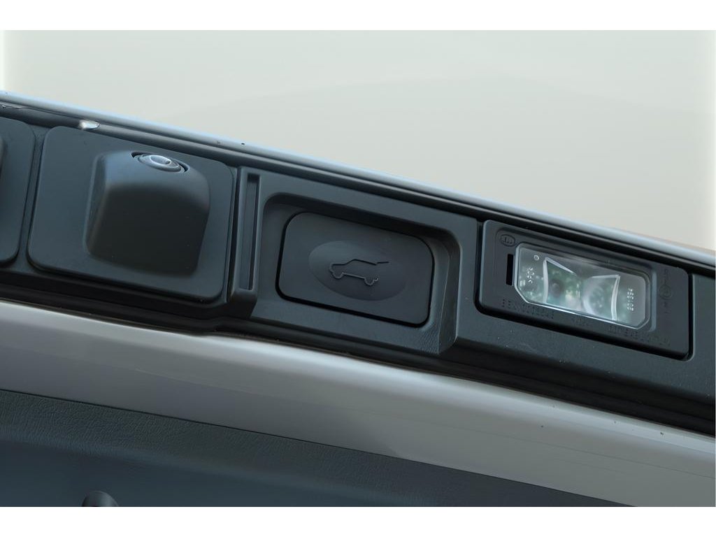 2025 VinFast VF 8 Eco - Photo 26