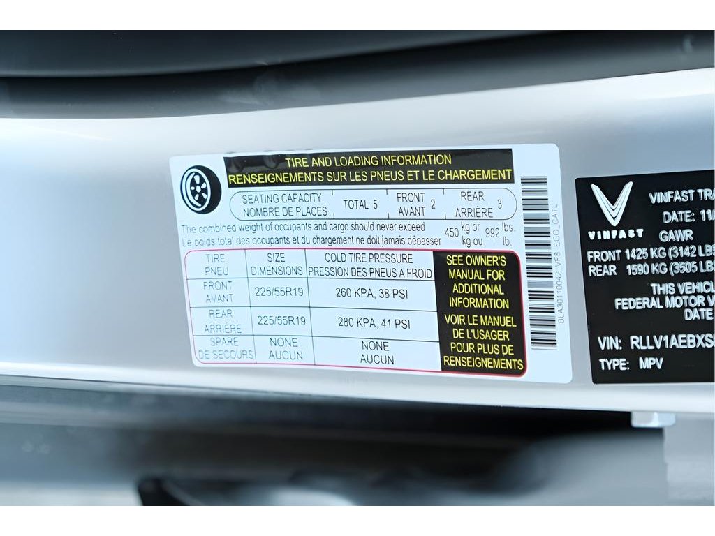 2025 VinFast VF 8 Eco - Photo 28