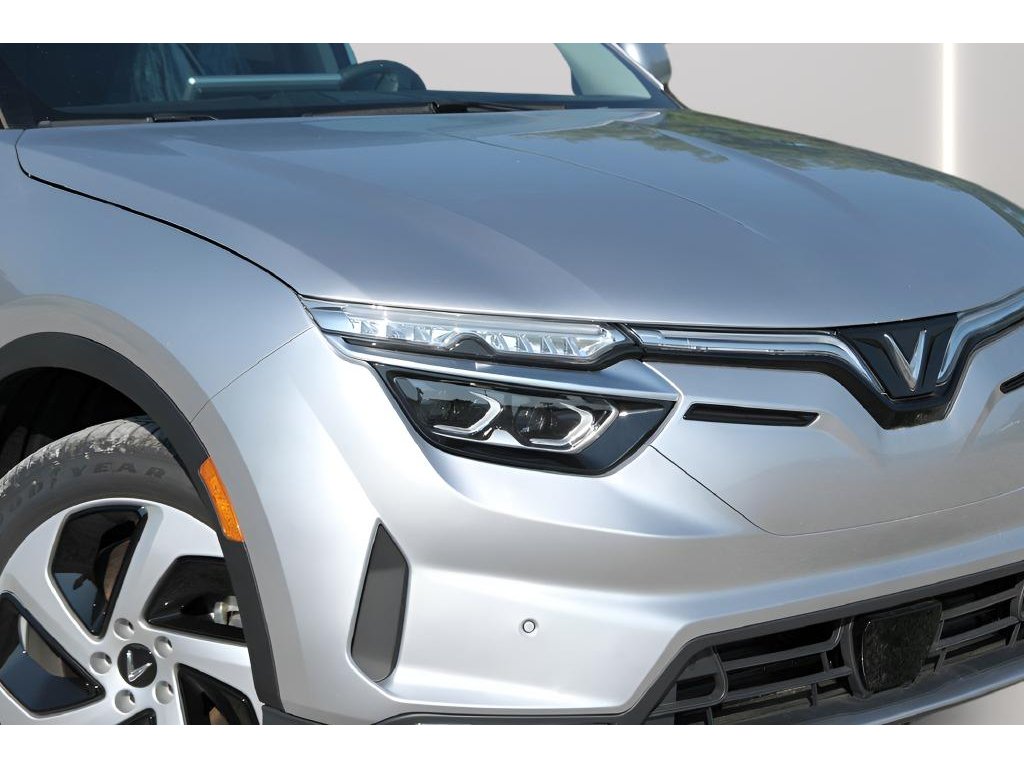 2025 VinFast VF 8 Eco - Photo 32