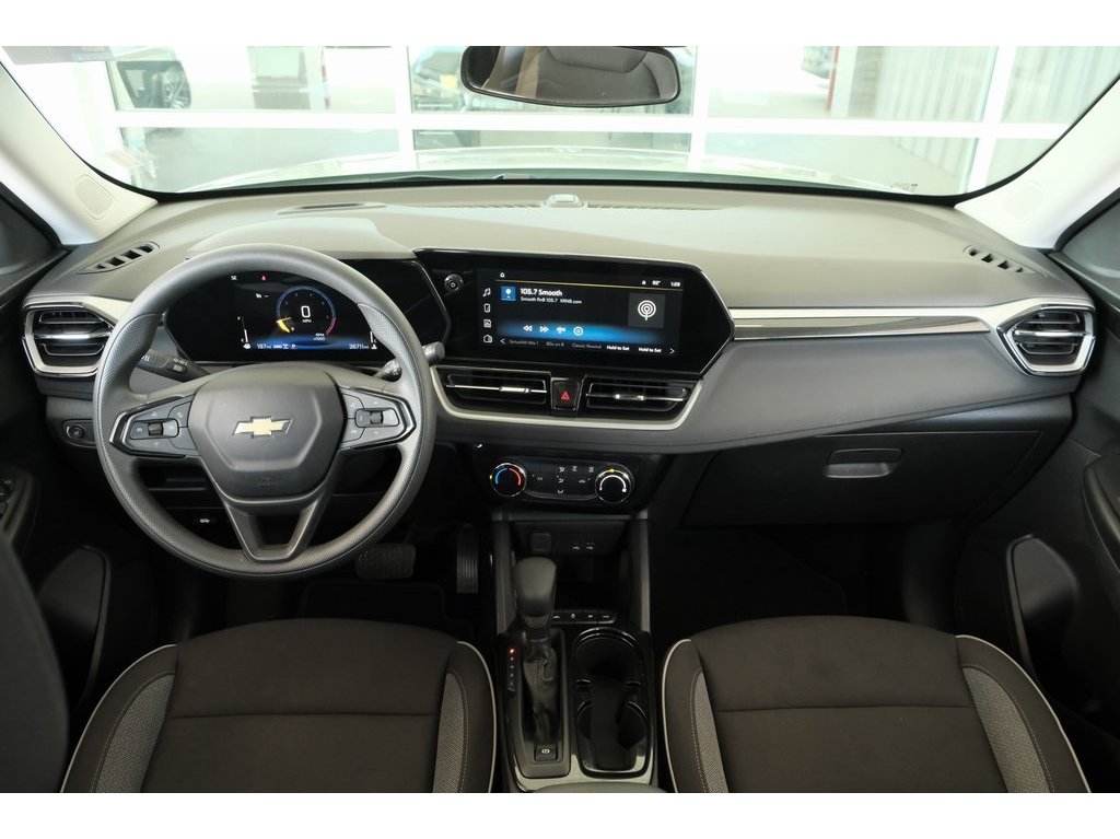 2025 Chevrolet Trailblazer LT photo 3