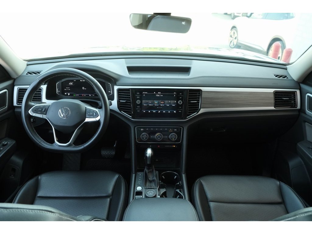 2022 Volkswagen Atlas SEL photo 2