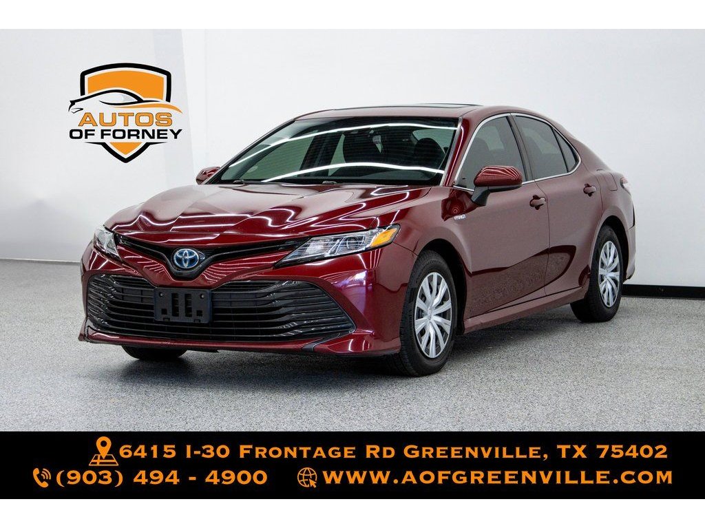 2019 Toyota Camry LE's photo