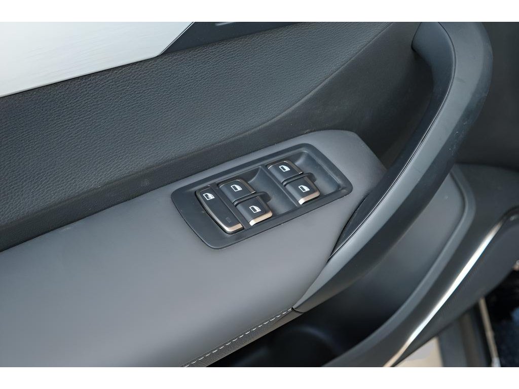 2025 VinFast VF 8 Plus - Photo 6