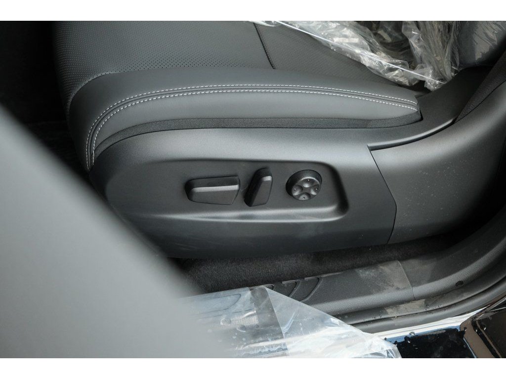 2025 VinFast VF 8 Plus - Photo 12
