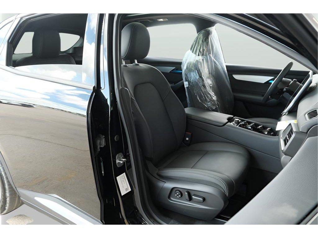 2025 VinFast VF 8 Plus - Photo 16