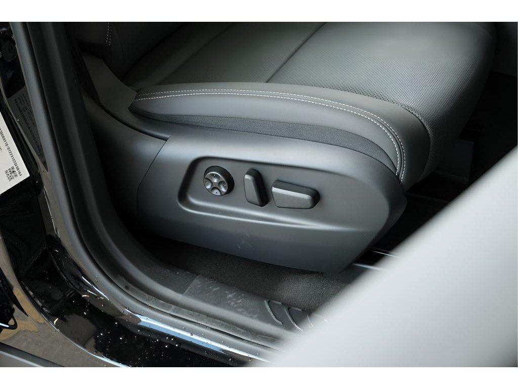 2025 VinFast VF 8 Plus - Photo 17