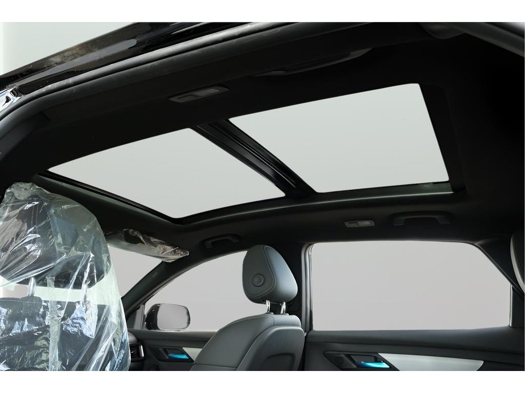 2025 VinFast VF 8 Plus - Photo 18