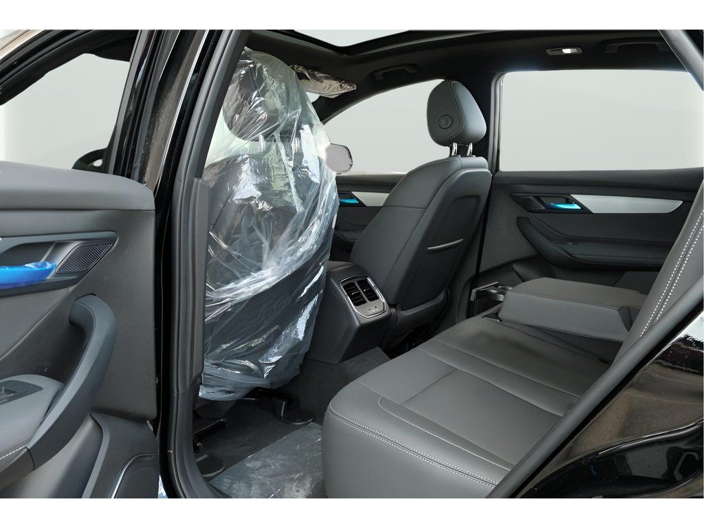 2025 VinFast VF 8 Plus - Photo 19