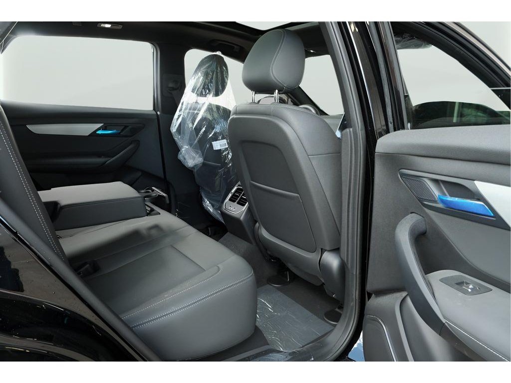 2025 VinFast VF 8 Plus - Photo 21