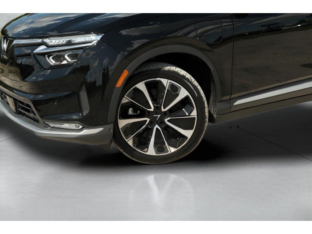 2025 VinFast VF 8 Plus - Photo 32