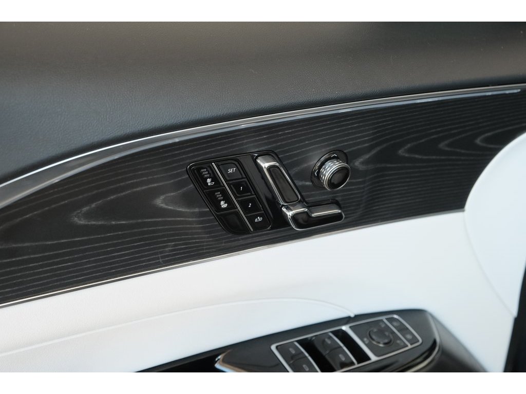 2024 Cadillac Lyriq Sport photo 4