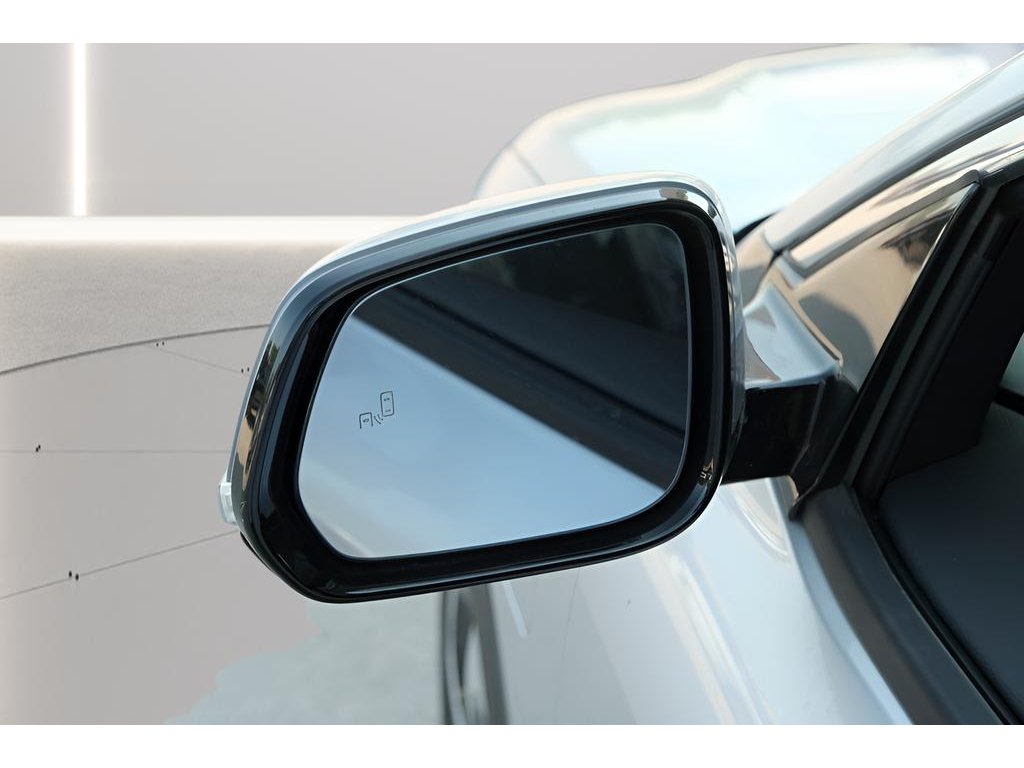 2025 VinFast VF 8 Eco - Photo 6
