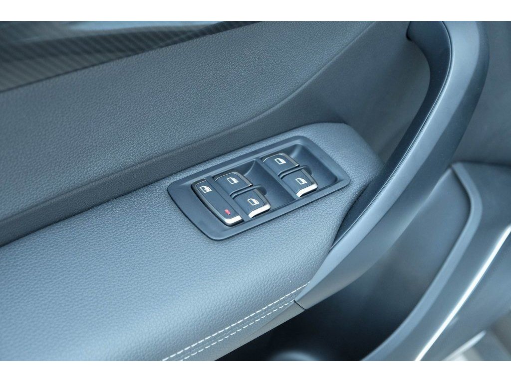 2025 VinFast VF 8 Eco - Photo 8